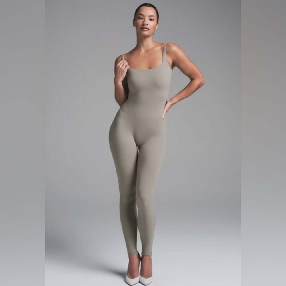 SKIMS Olive/Taupe Scoop-Neck Seamless Jumpsuit